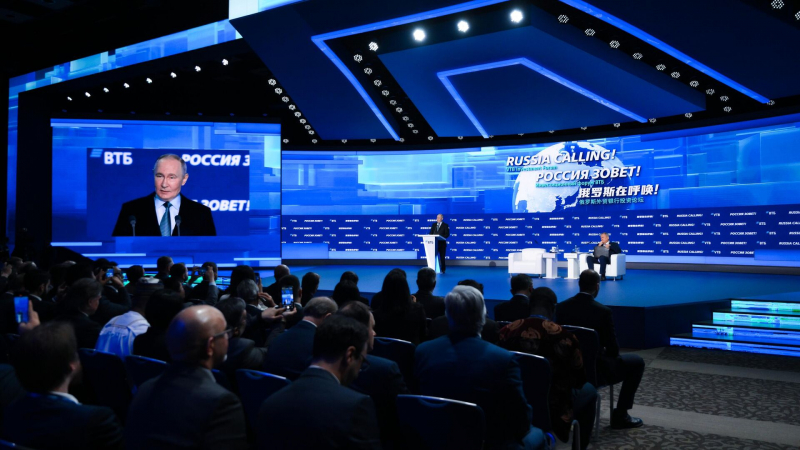 Путин осудил попытки Запада сдержать импорт китайских автомобилей
