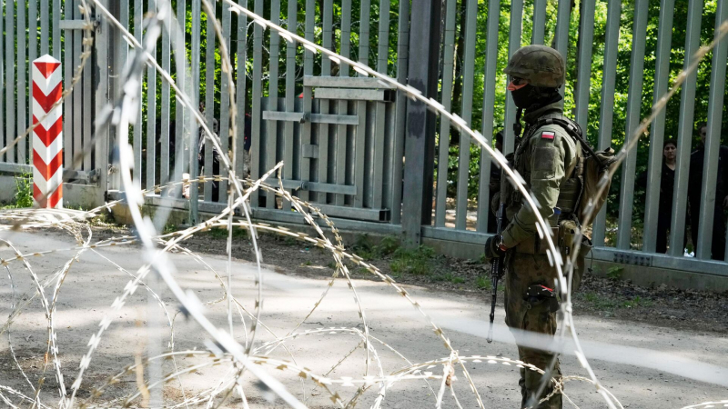 В Польше назвали забор на границе с Белоруссией дырявым