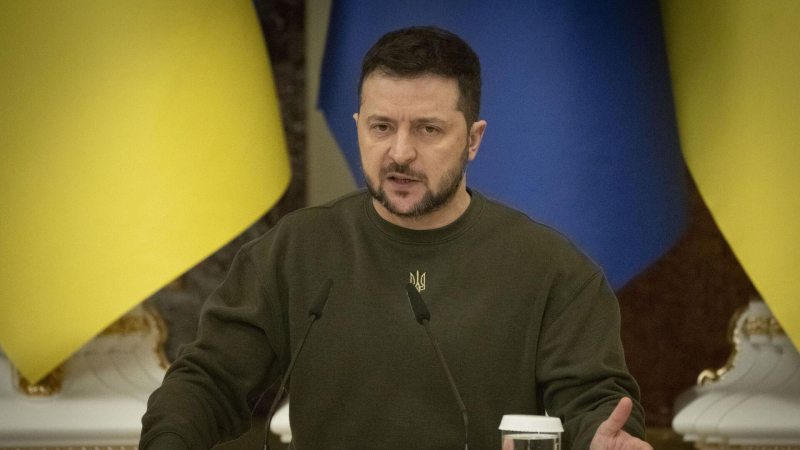 В Госдуме Зеленского назвали безумцем после заявления о перемирии